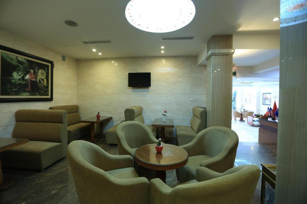 Moon View Hotel - 65 Cua Bac - By Bay Luxury Hanoi Exteriör bild